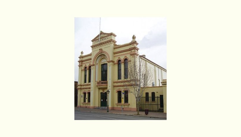 The town hall  armidale