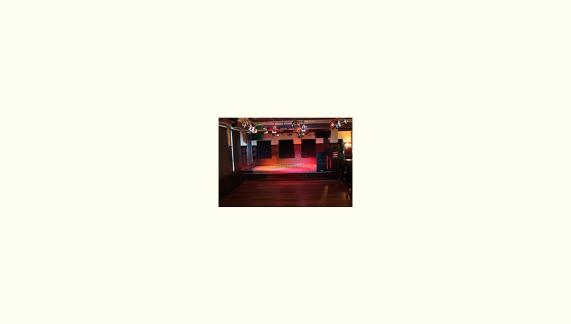 Upper lounge stage