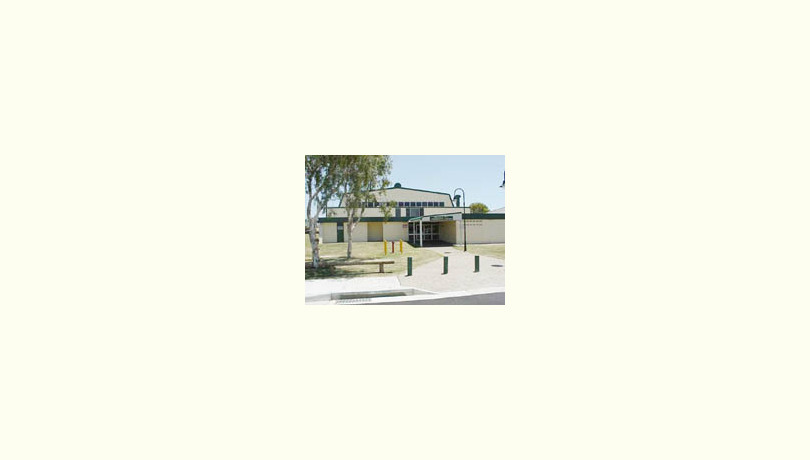Runaway bay community centre %28outside%29