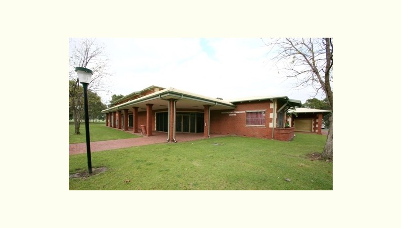 Maddington community centre   outside view
