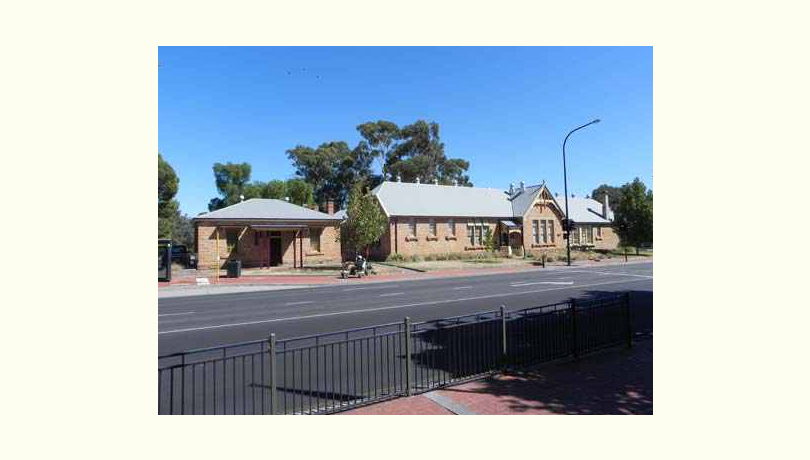 Mitcham community centre   outside view