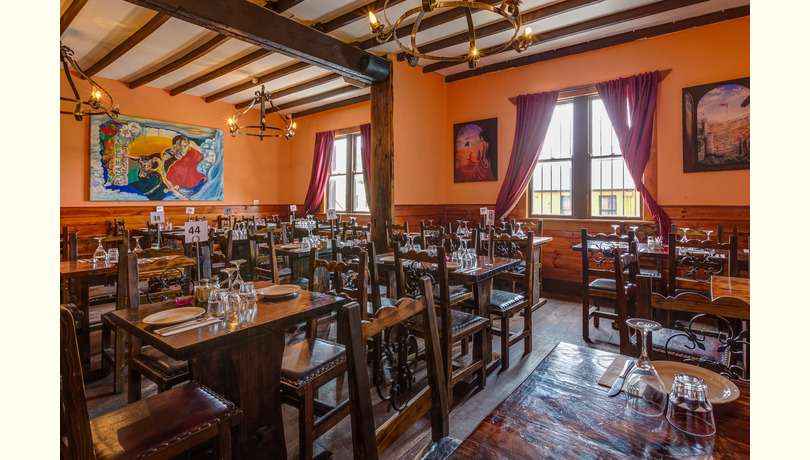 Upstairsdiningroom01